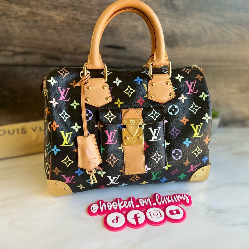 Hi y’all! It’s Anastasia with Hooked_On_Luxury. I primarily sell on eBay. =)